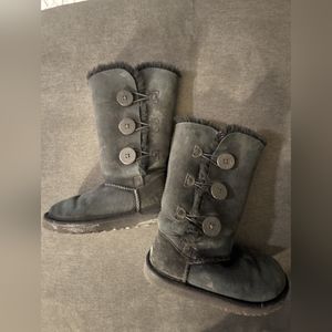 Wons Uggs size 5